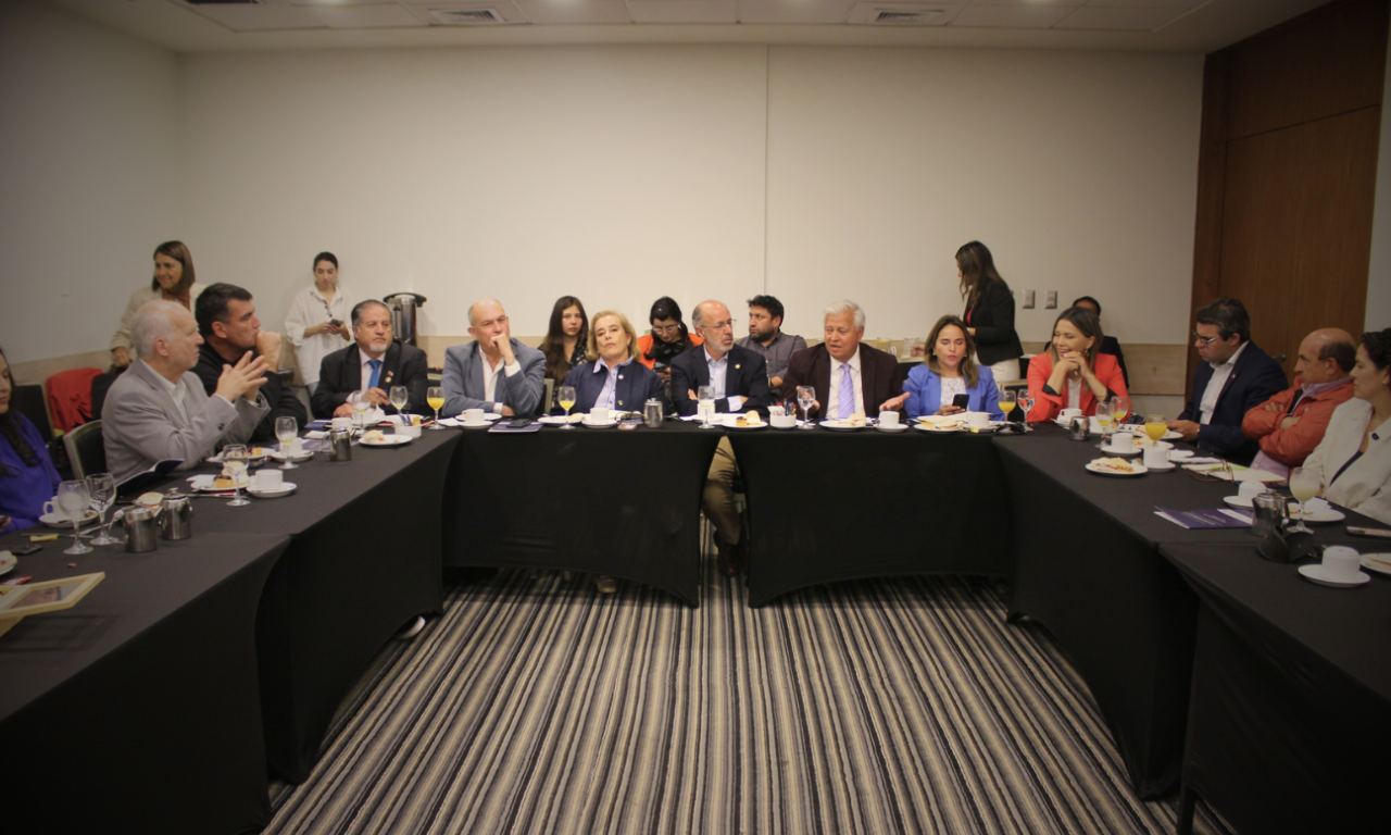Gremios del Biobío y parlamentarios trazan hoja de ruta legislativa para reactivar la región 01